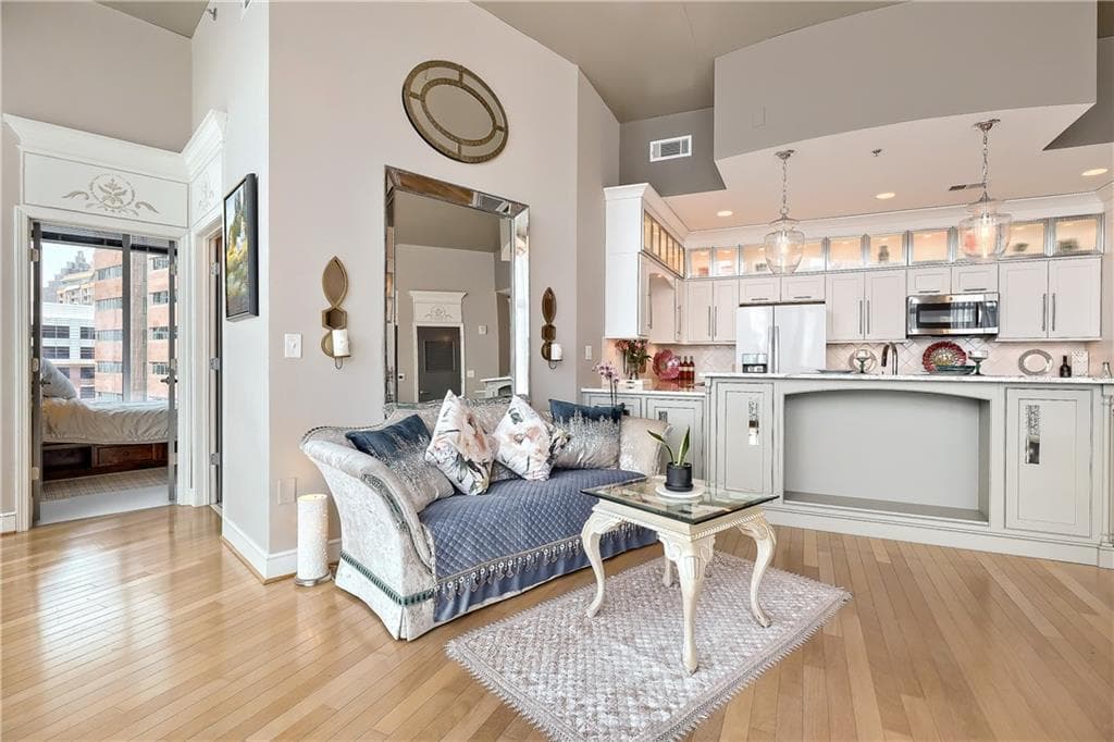 2 bedroom, 2 bathroom, 1,260 sq ft condominium for sale at 950 W Peachtree Street 2003, Atlanta, GA 30309 — photo 3