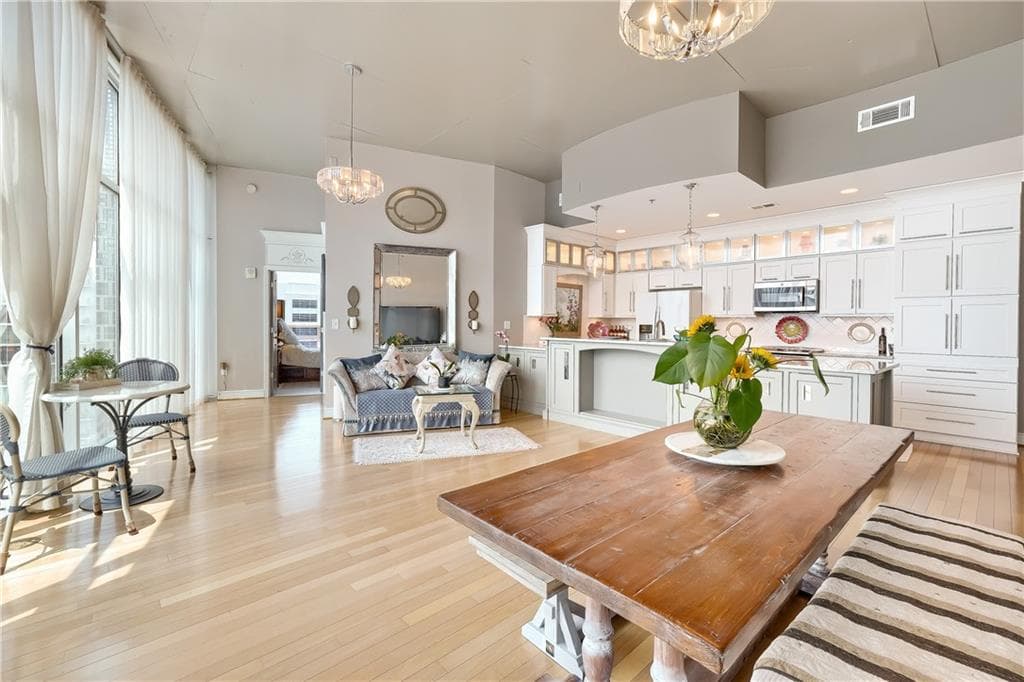 2 bedroom, 2 bathroom, 1,260 sq ft condominium for sale at 950 W Peachtree Street 2003, Atlanta, GA 30309 — photo 5