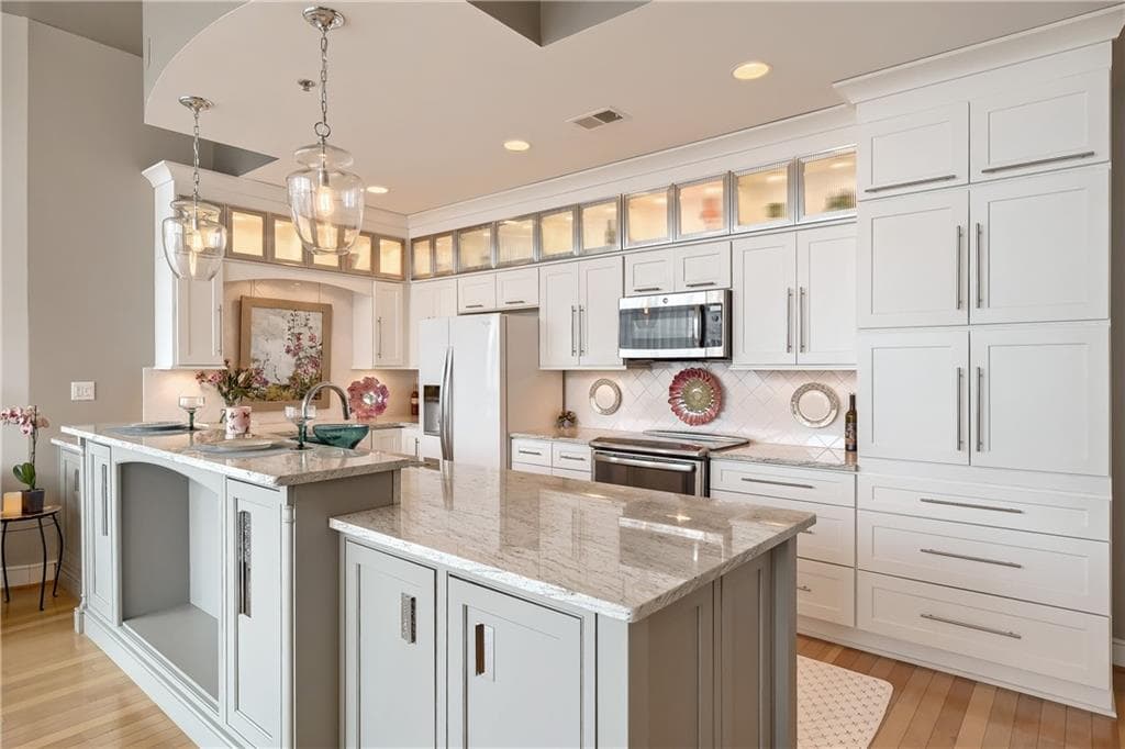 2 bedroom, 2 bathroom, 1,260 sq ft condominium for sale at 950 W Peachtree Street 2003, Atlanta, GA 30309 — photo 7