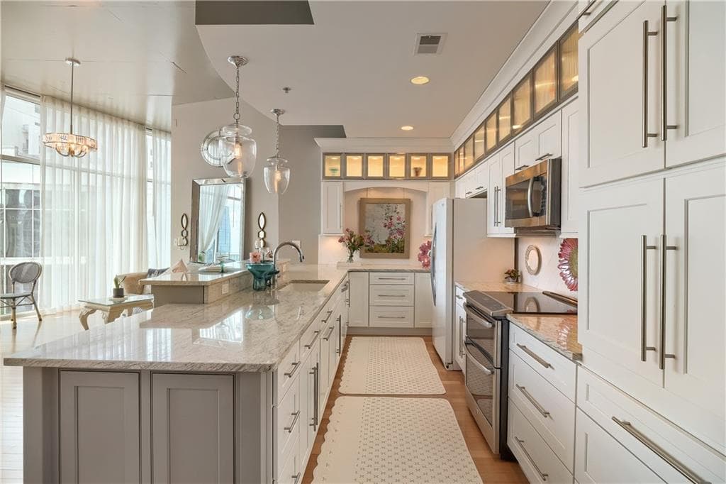 2 bedroom, 2 bathroom, 1,260 sq ft condominium for sale at 950 W Peachtree Street 2003, Atlanta, GA 30309 — photo 8