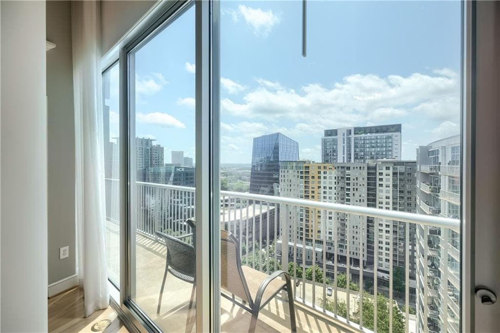 2 bedroom, 2 bathroom, 1,260 sq ft condominium for sale at 950 W Peachtree Street 2003, Atlanta, GA 30309 — photo 10