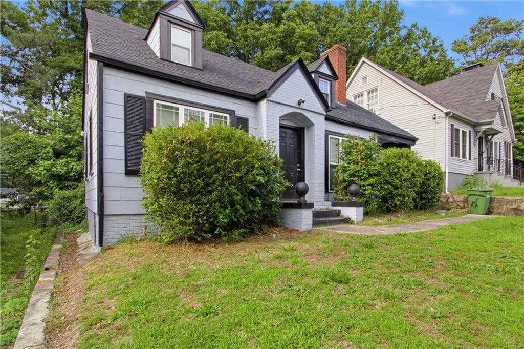 2 bedroom, 1 bathroom, 997 sq ft single family residence for sale at 1711 Westhaven Drive, Atlanta, GA 30311
