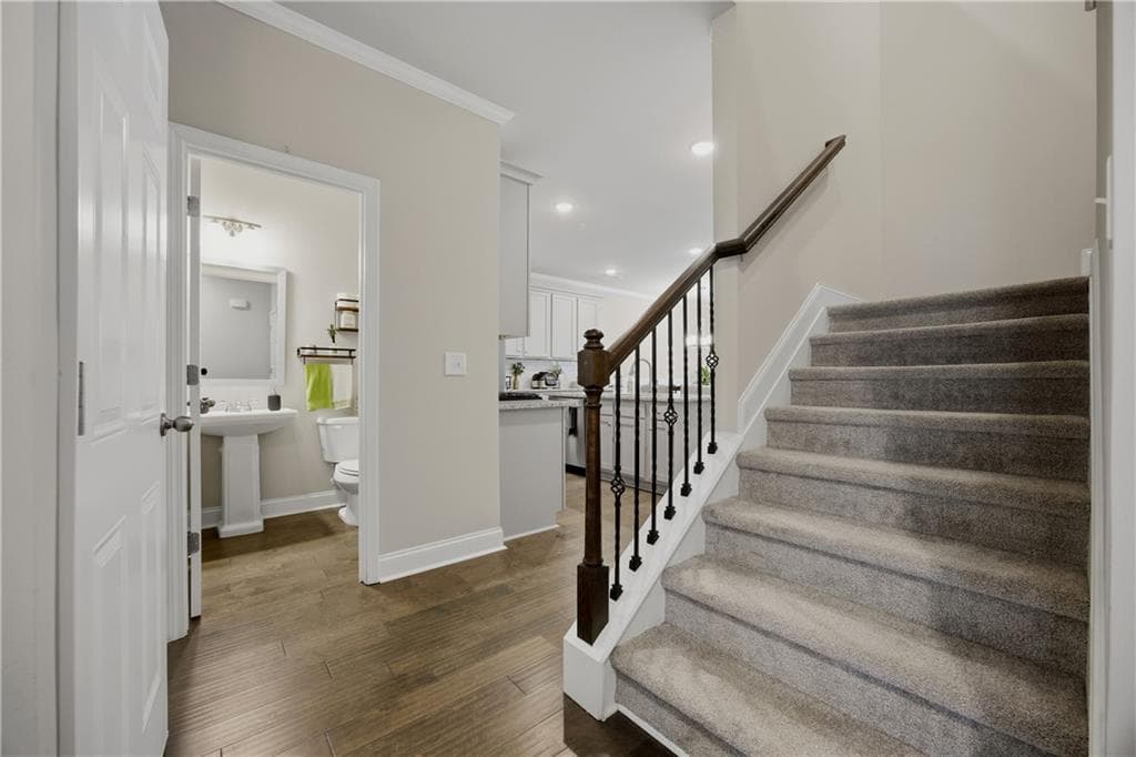 3 bedroom, 3 bathroom, 1,853 sq ft townhouse for sale at 219 Yellowwood Way, Woodstock, GA 30188 — photo 2