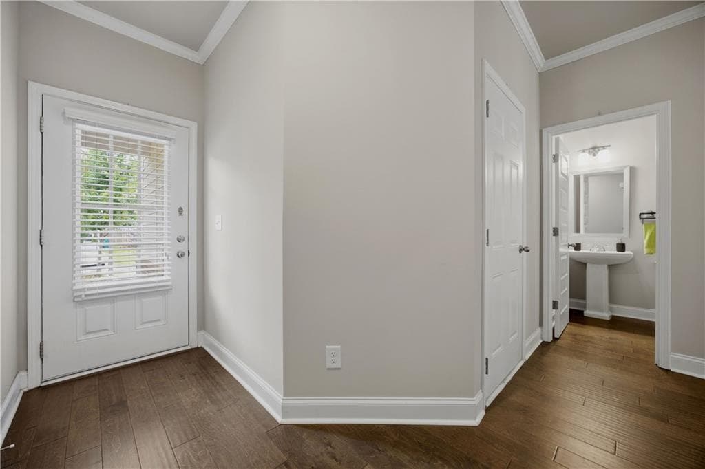 3 bedroom, 3 bathroom, 1,853 sq ft townhouse for sale at 219 Yellowwood Way, Woodstock, GA 30188 — photo 3