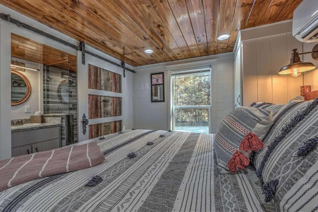 2 bedroom, 2 bathroom, 840 sq ft single family residence under contract at 476 478 Lapidary Lane, Young Harris, GA 30582 — photo 6