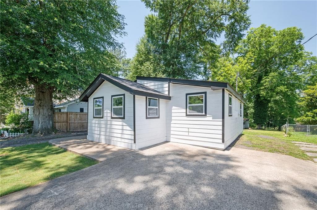 2 bedroom, 1 bathroom, 670 sq ft single family residence under contract at 4690 Fowler Street, Acworth, GA 30101