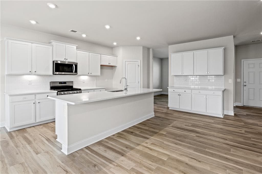 5 bedroom, 3 bathroom, 2,956 sq ft single family residence under contract at 248 Delilah Street, Mcdonough, GA 30252 — photo 6