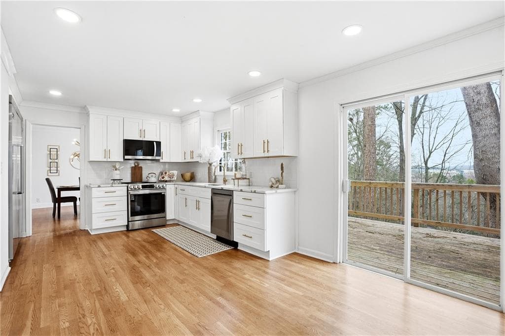 5 bedroom, 4 bathroom, 3,712 sq ft single family residence for sale at 2958 Applewood Court, Atlanta, GA 30345 — photo 5