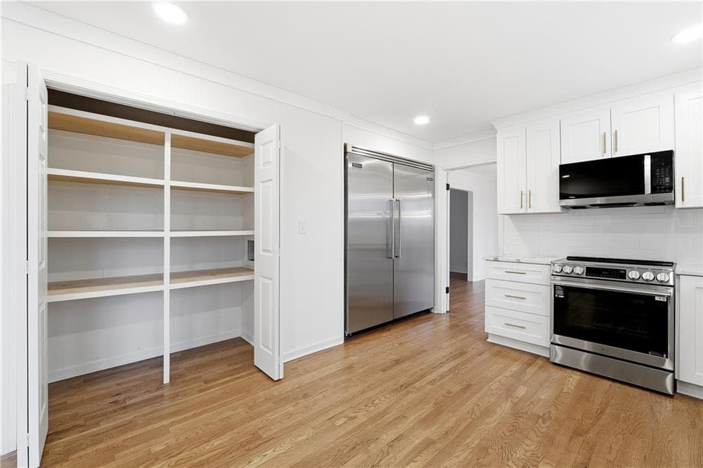 5 bedroom, 4 bathroom, 3,712 sq ft single family residence for sale at 2958 Applewood Court, Atlanta, GA 30345 — photo 6