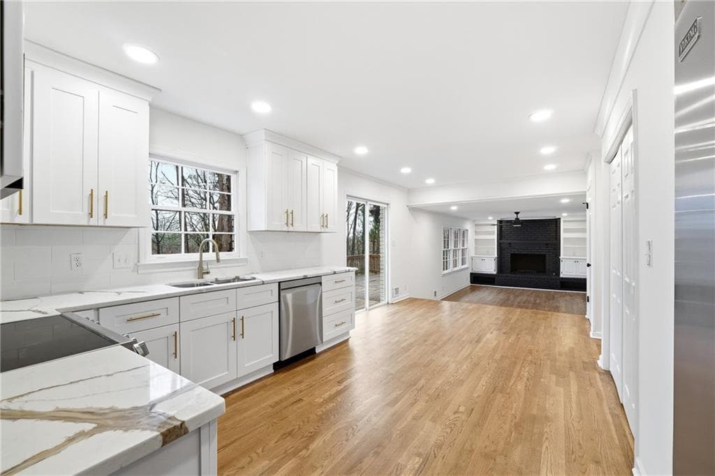 5 bedroom, 4 bathroom, 3,712 sq ft single family residence for sale at 2958 Applewood Court, Atlanta, GA 30345 — photo 9