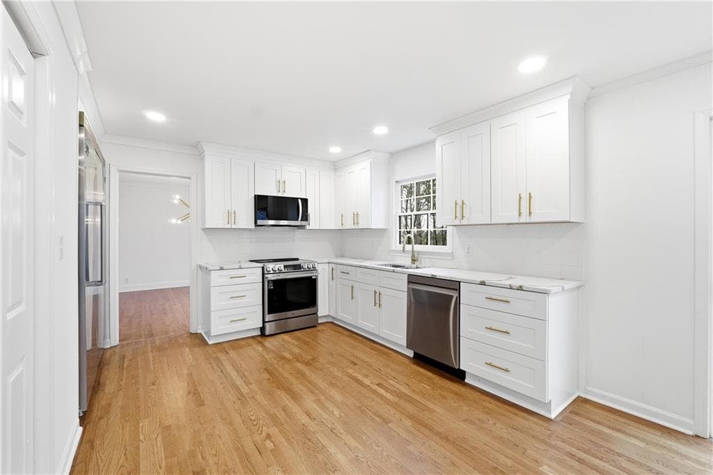 5 bedroom, 4 bathroom, 3,712 sq ft single family residence for sale at 2958 Applewood Court, Atlanta, GA 30345 — photo 10