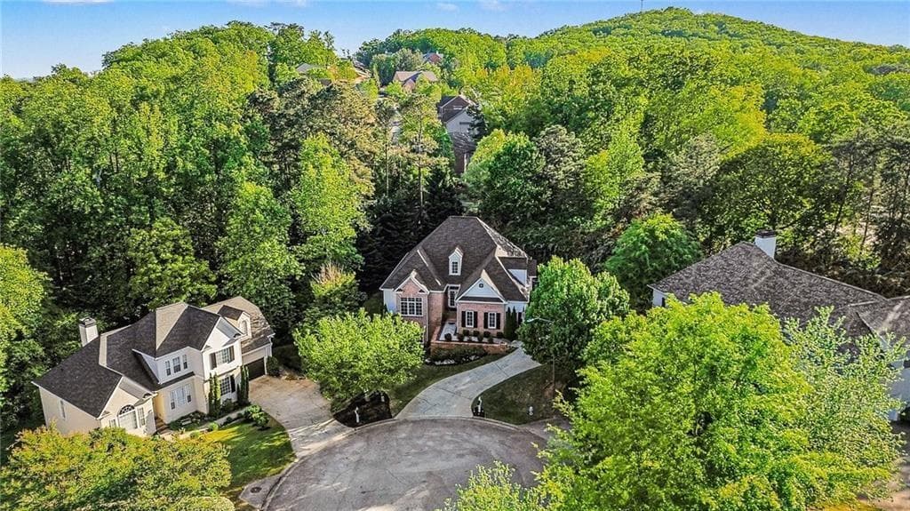 5 bedroom, 5 bathroom, 4,208 sq ft single family residence for sale at 1560 Greyson Ridge, Marietta, GA 30062 — photo 3