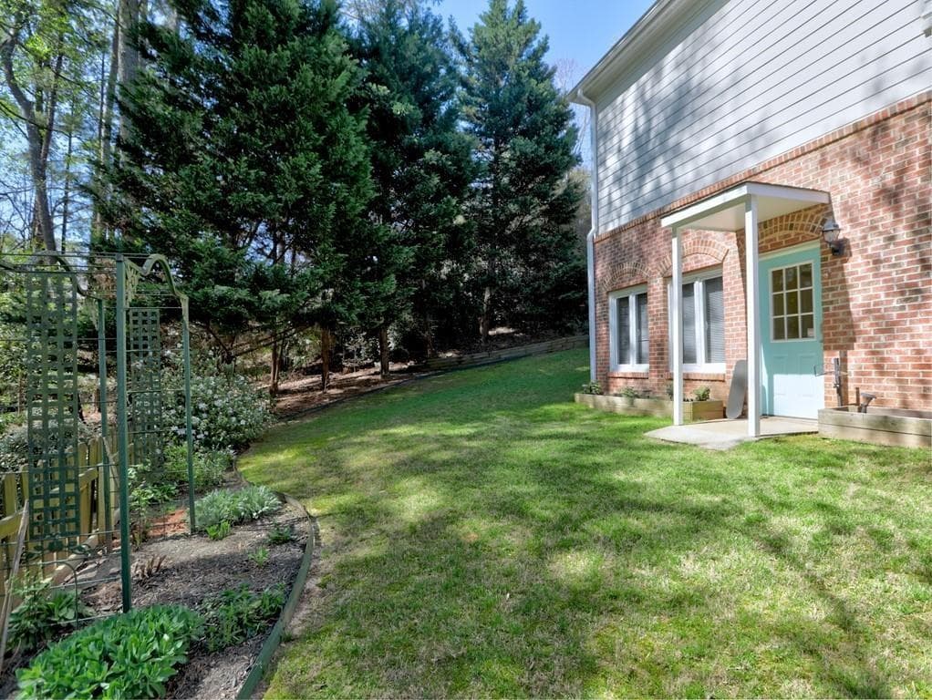 5 bedroom, 5 bathroom, 4,208 sq ft single family residence for sale at 1560 Greyson Ridge, Marietta, GA 30062 — photo 7