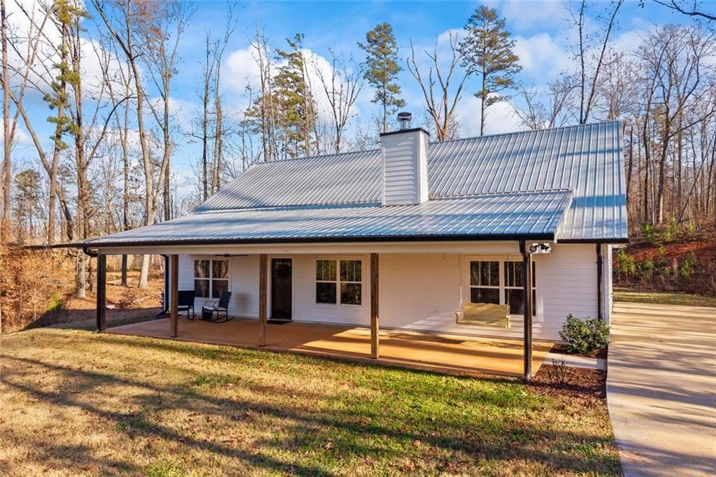 3 bedroom, 2 bathroom, 1,900 sq ft single family residence for sale at 665 N Holcomb Drive, Martin, GA 30557
