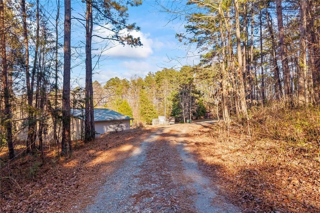 3 bedroom, 2 bathroom, 1,900 sq ft single family residence for sale at 665 N Holcomb Drive, Martin, GA 30557 — photo 3