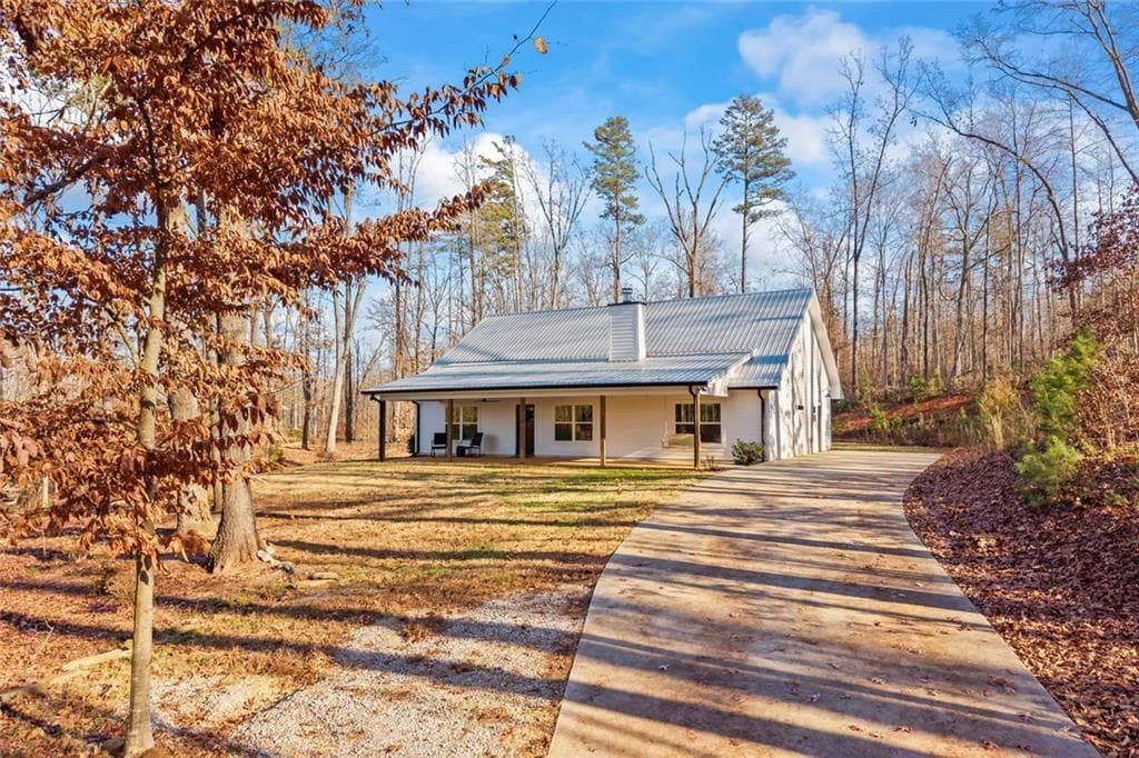3 bedroom, 2 bathroom, 1,900 sq ft single family residence for sale at 665 N Holcomb Drive, Martin, GA 30557 — photo 5