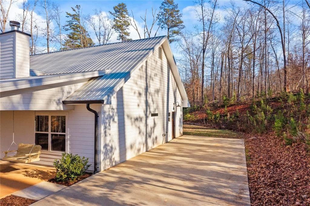 3 bedroom, 2 bathroom, 1,900 sq ft single family residence for sale at 665 N Holcomb Drive, Martin, GA 30557 — photo 7
