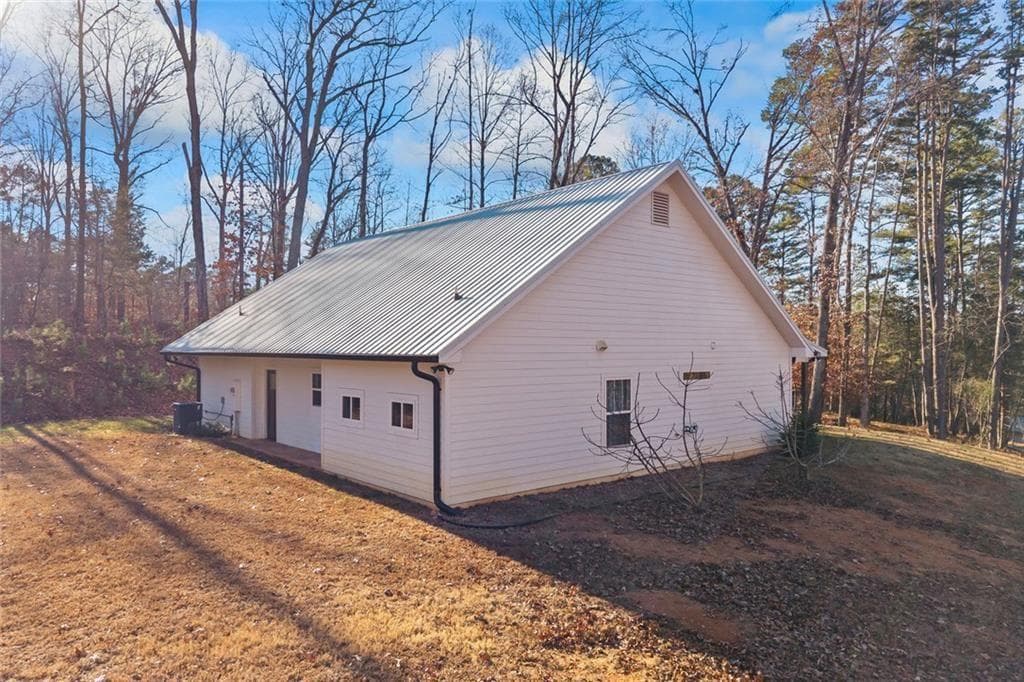 3 bedroom, 2 bathroom, 1,900 sq ft single family residence for sale at 665 N Holcomb Drive, Martin, GA 30557 — photo 10