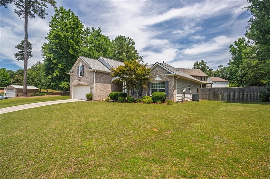 4 bedroom, 2 bathroom, 2,148 sq ft single family residence for sale at 3225 Moss Court, Monroe, GA 30655 — photo 2