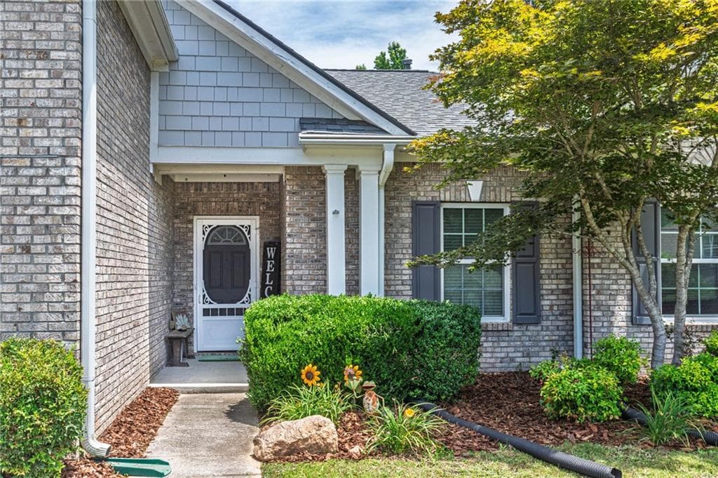 4 bedroom, 2 bathroom, 2,148 sq ft single family residence for sale at 3225 Moss Court, Monroe, GA 30655 — photo 4