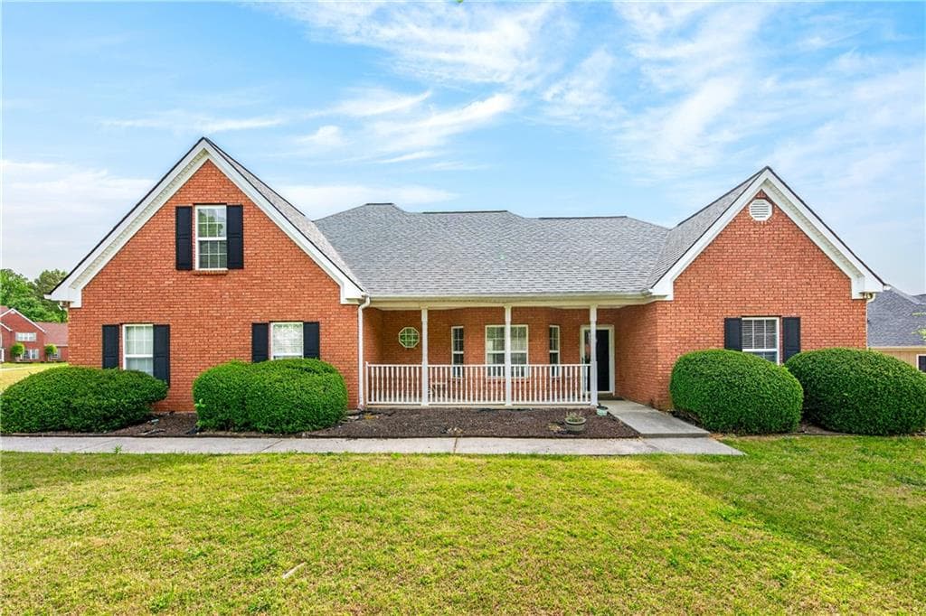 4 bedroom, 3 bathroom, 2,300 sq ft single family residence for sale at 3057 Biltmore Woods Drive, Buford, GA 30519 — photo 5