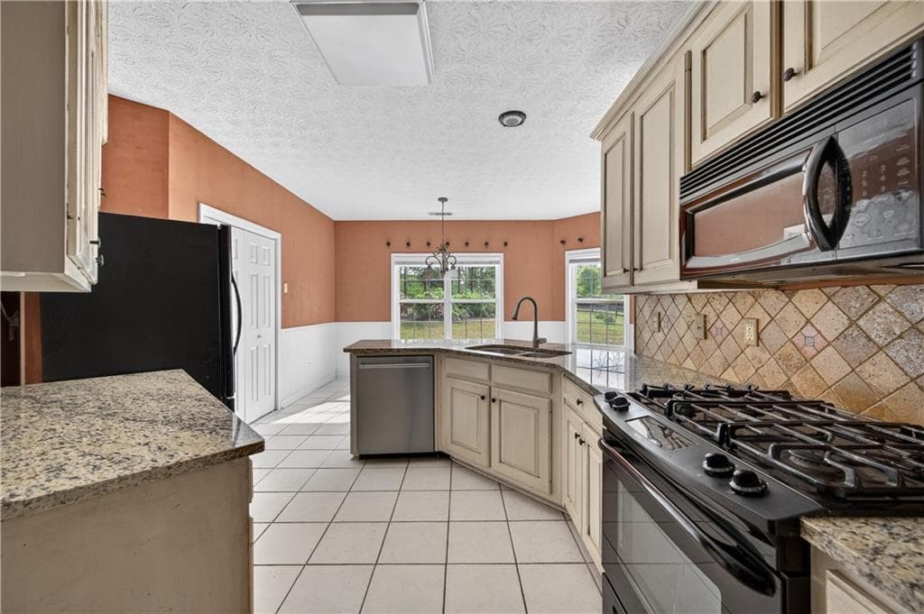 4 bedroom, 3 bathroom, 2,300 sq ft single family residence for sale at 3057 Biltmore Woods Drive, Buford, GA 30519 — photo 7