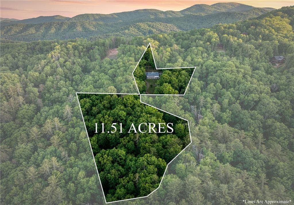 6 bedroom, 4 bathroom, 3,681 sq ft single family residence for sale at 760 River Bend Lane, Blue Ridge, GA 30513 — photo 3