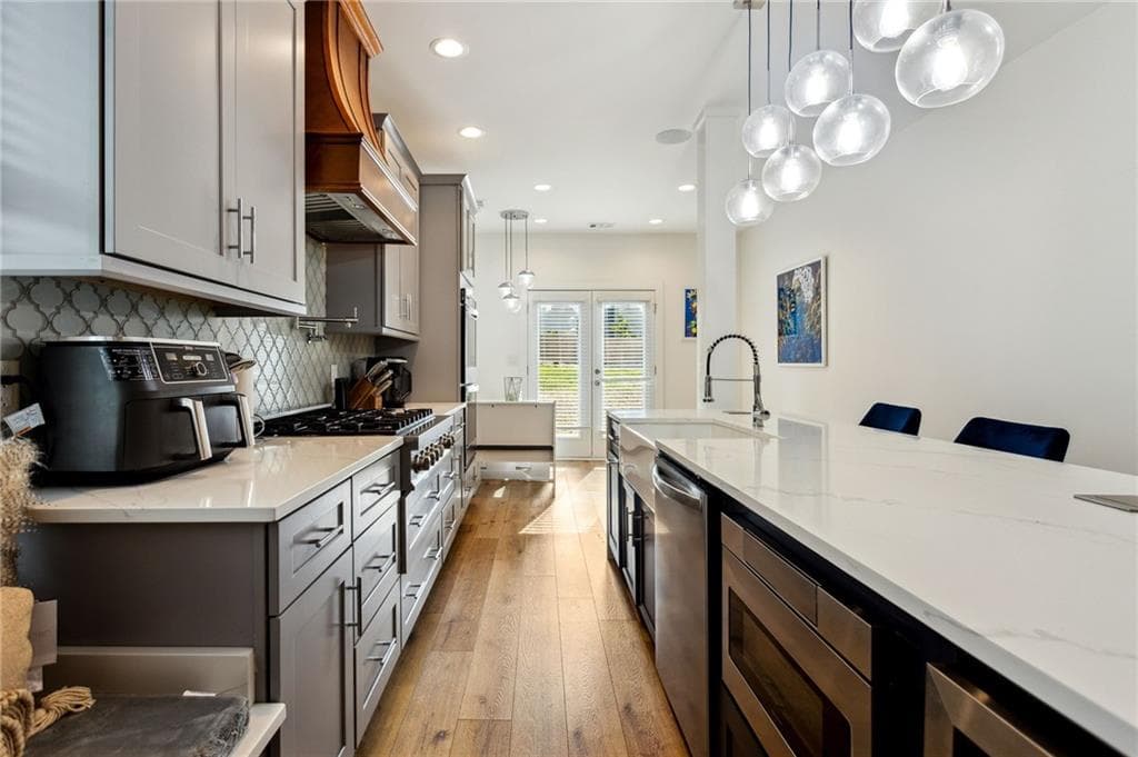 3 bedroom, 3 bathroom, 2,500 sq ft single family residence for sale at 1587 Alder Court, Atlanta, GA 30317 — photo 9