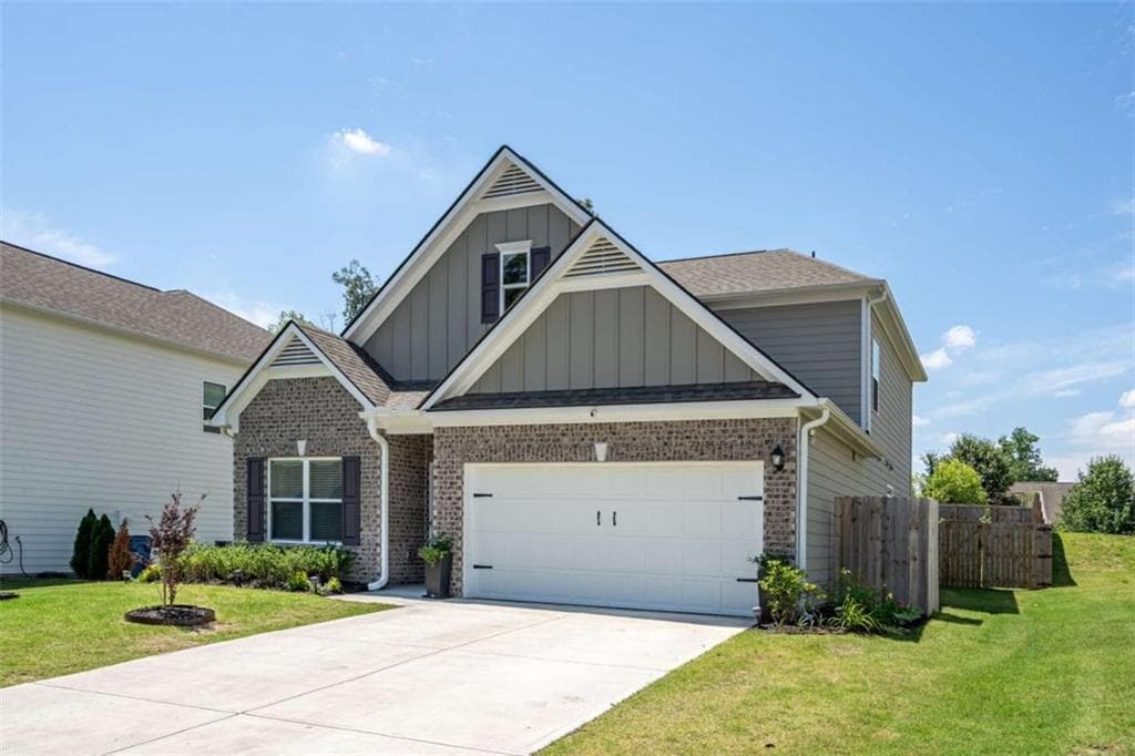 4 bedroom, 3 bathroom, 2,203 sq ft single family residence under contract at 10 Majestic Oaks Way, Rome, GA 30165 — photo 2