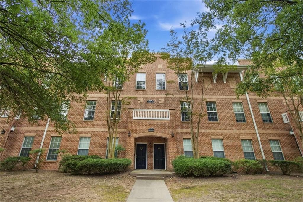 3 bedroom, 2 bathroom, 1,669 sq ft condominium for sale at 245 Amal Drive 1008, Atlanta, GA 30315