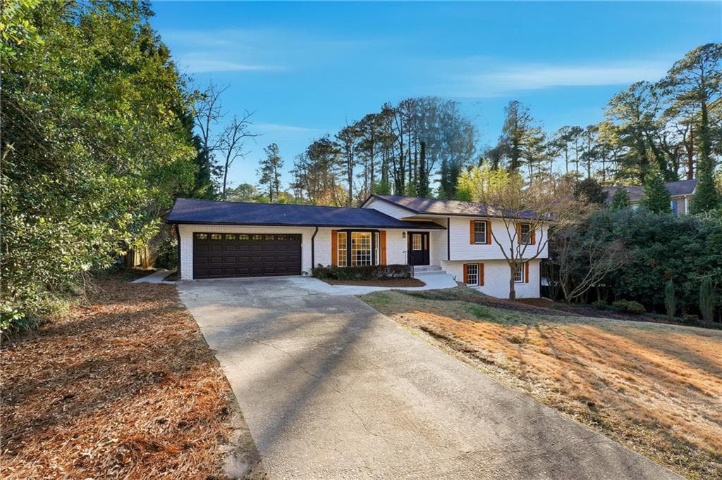 4 bedroom, 3 bathroom, 2,678 sq ft single family residence for sale at 2437 Flair Knoll Drive, Atlanta, GA 30345 — photo 3