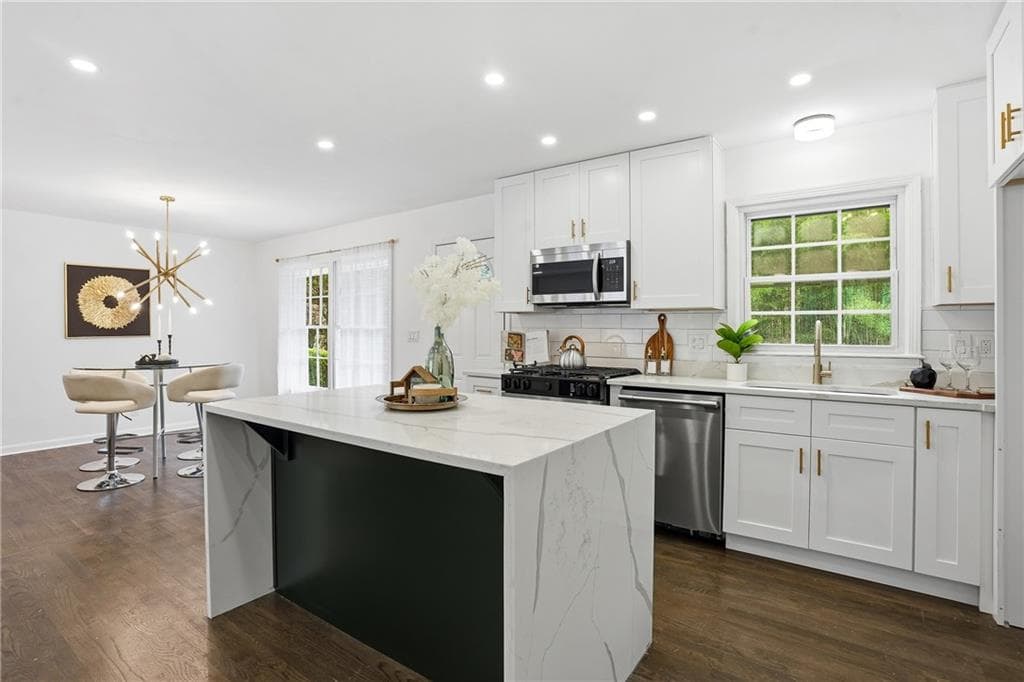 4 bedroom, 3 bathroom, 2,678 sq ft single family residence for sale at 2437 Flair Knoll Drive, Atlanta, GA 30345 — photo 9