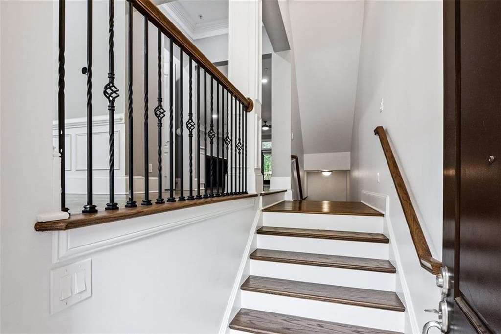 4 bedroom, 5 bathroom, 3,509 sq ft townhouse for sale at 1933 Ridgemont Lane, Decatur, GA 30033 — photo 5