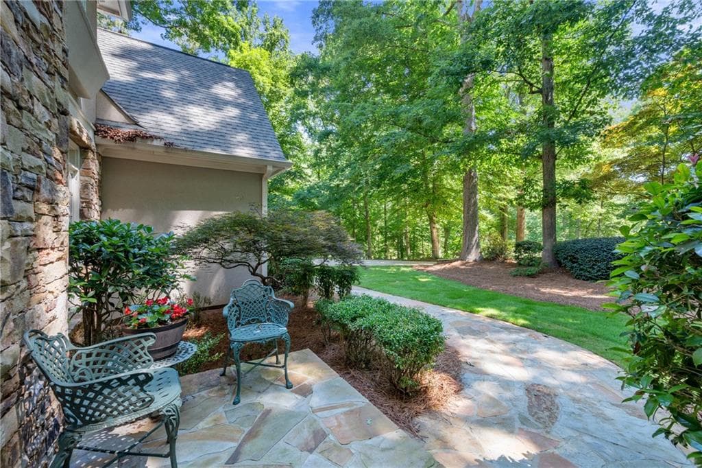 5 bedroom, 4 bathroom, 5,729 sq ft single family residence for sale at 2230 Fleurie Lane, Braselton, GA 30517 — photo 4