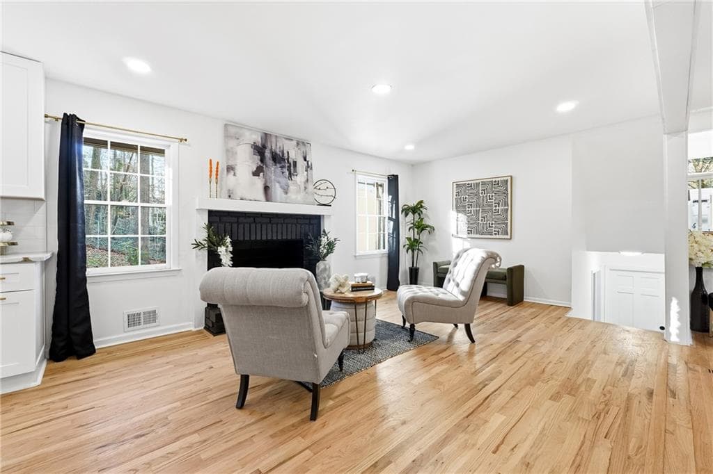 4 bedroom, 2 bathroom, 2,239 sq ft single family residence for sale at 2520 Overlook Way, Atlanta, GA 30345 — photo 7