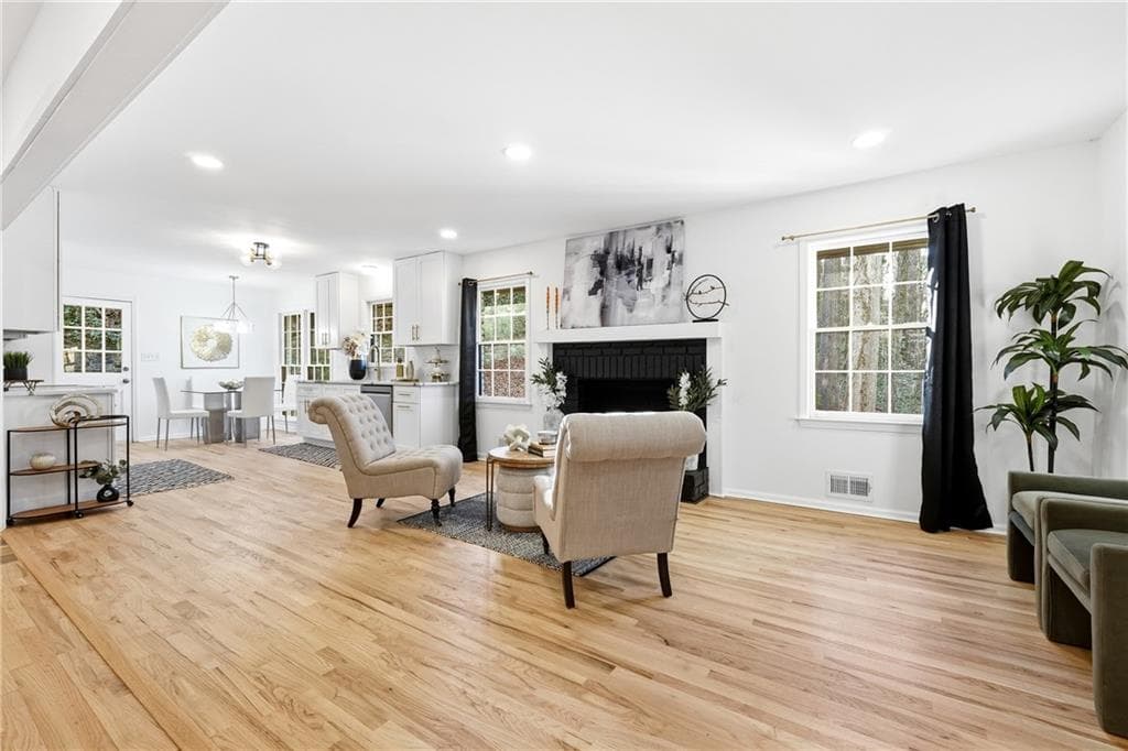 4 bedroom, 2 bathroom, 2,239 sq ft single family residence for sale at 2520 Overlook Way, Atlanta, GA 30345 — photo 8