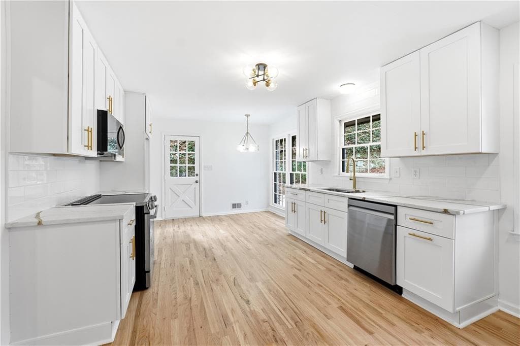 4 bedroom, 2 bathroom, 2,239 sq ft single family residence for sale at 2520 Overlook Way, Atlanta, GA 30345 — photo 9