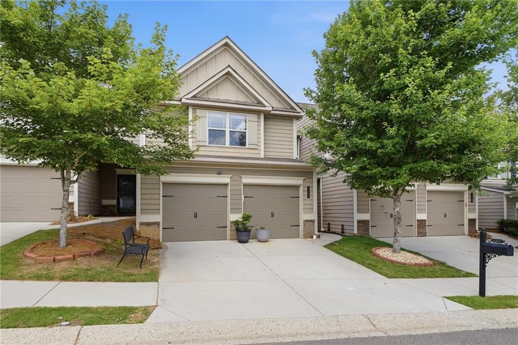 3 bedroom, 3 bathroom, 2,136 sq ft townhouse sold at 3367 Castleberry Village Circle, Cumming, GA 30040