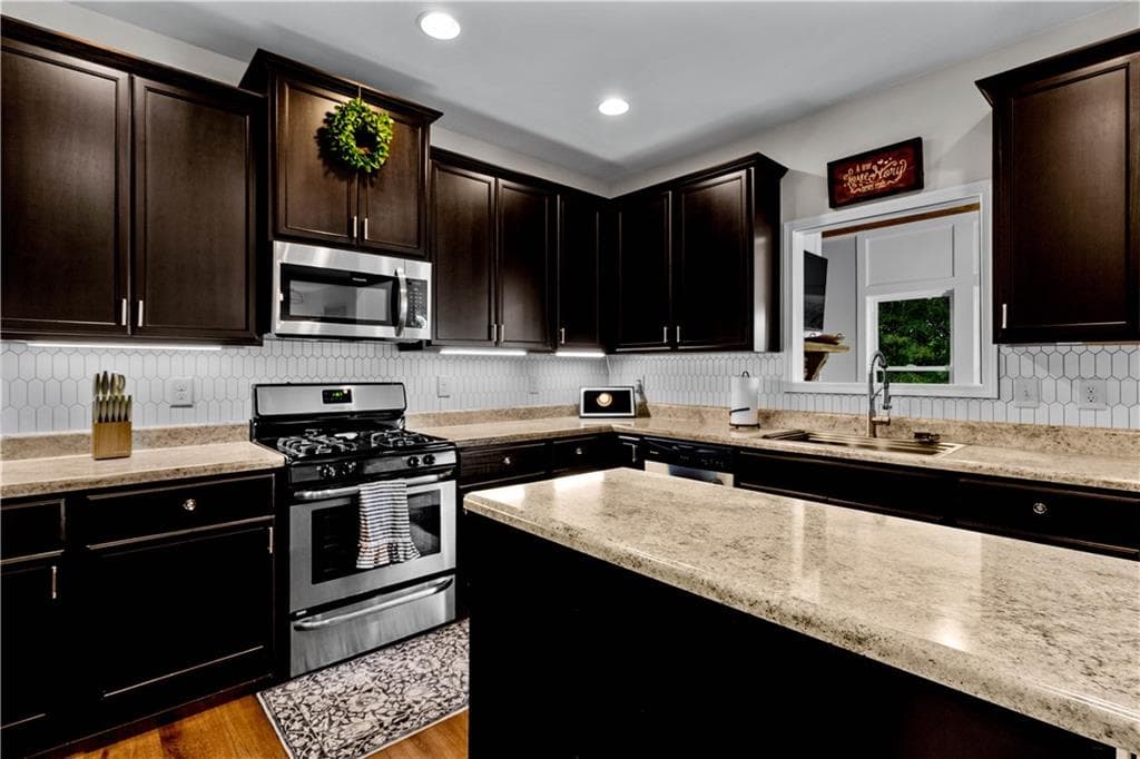 5 bedroom, 3 bathroom, 3,135 sq ft single family residence for sale at 34 Alder Landing, Dallas, GA 30132 — photo 6
