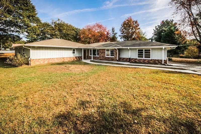 7 bedroom, 5 bathroom, 3,226 sq ft single family residence for rent at 5075 Winters Chapel Road, Atlanta, GA 30360 for $3,950 a month — photo 1 of 53