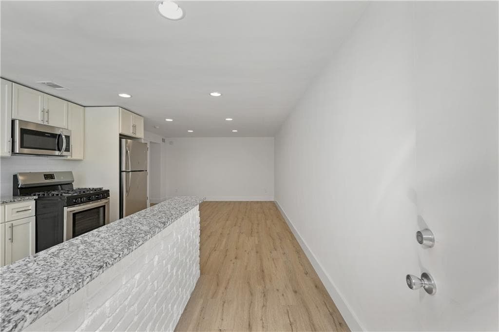 2 bedroom, 2 bathroom, 1,300 sq ft apartment for rent at 880 Saint Charles Avenue 10, Atlanta, GA 30306 for $2,300 a month — photo 3