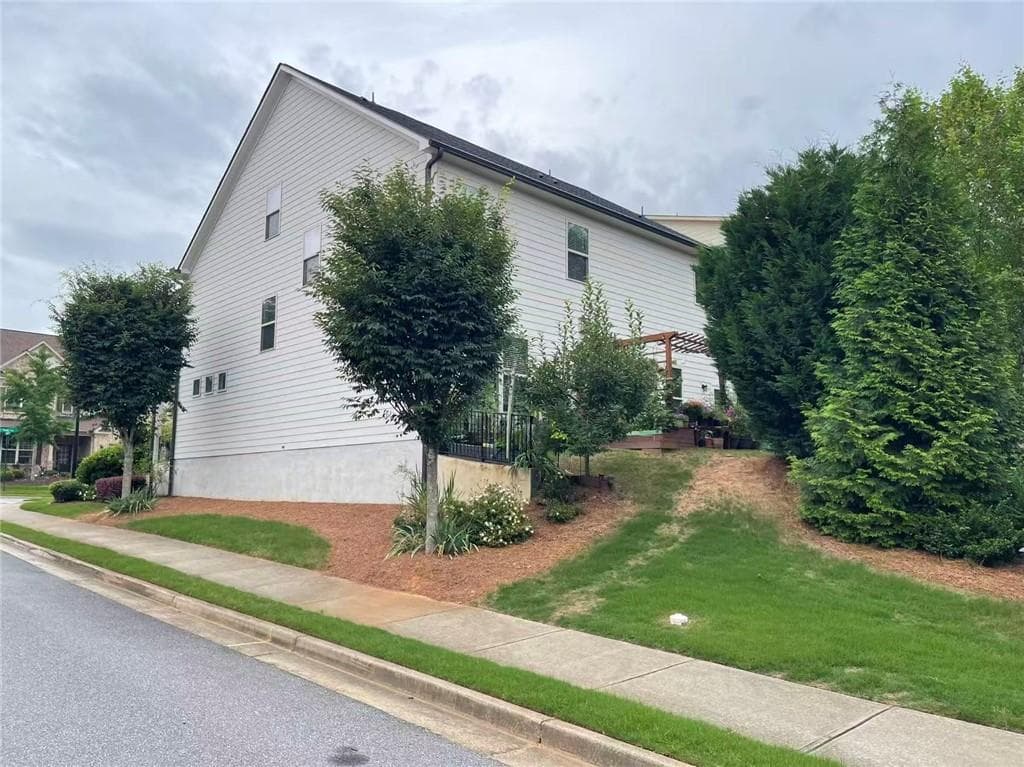 6 bedroom, 5 bathroom, 3,654 sq ft single family residence for sale at 4502 Thach Avenue, Sugar Hill, GA 30518 — photo 4