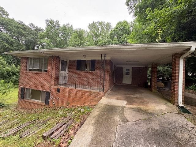 5 bedroom, 3 bathroom, 2,064 sq ft single family residence for rent at 4994 Velva Court, Lilburn, GA 30047 for $2,300 a month — photo 2