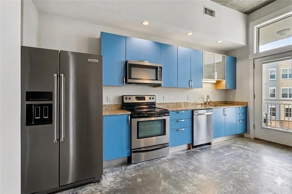 1 bedroom, 1 bathroom, 700 sq ft condominium for sale at 245 N Highland Avenue 408, Atlanta, GA 30307 — photo 3