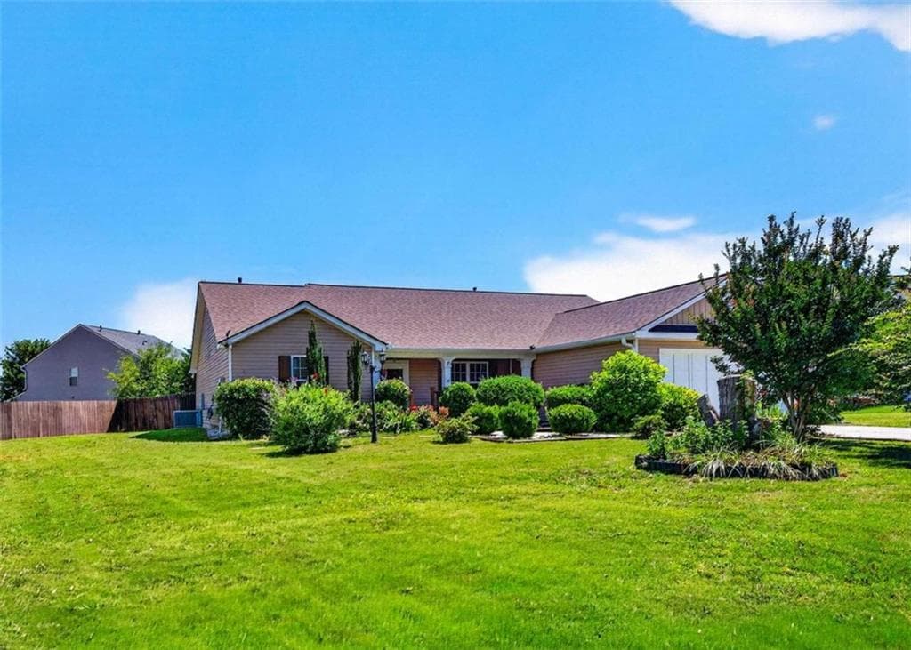3 bedroom, 3 bathroom, 1,980 sq ft single family residence for sale at 1312 Dianne Way, Winder, GA 30680 — photo 2