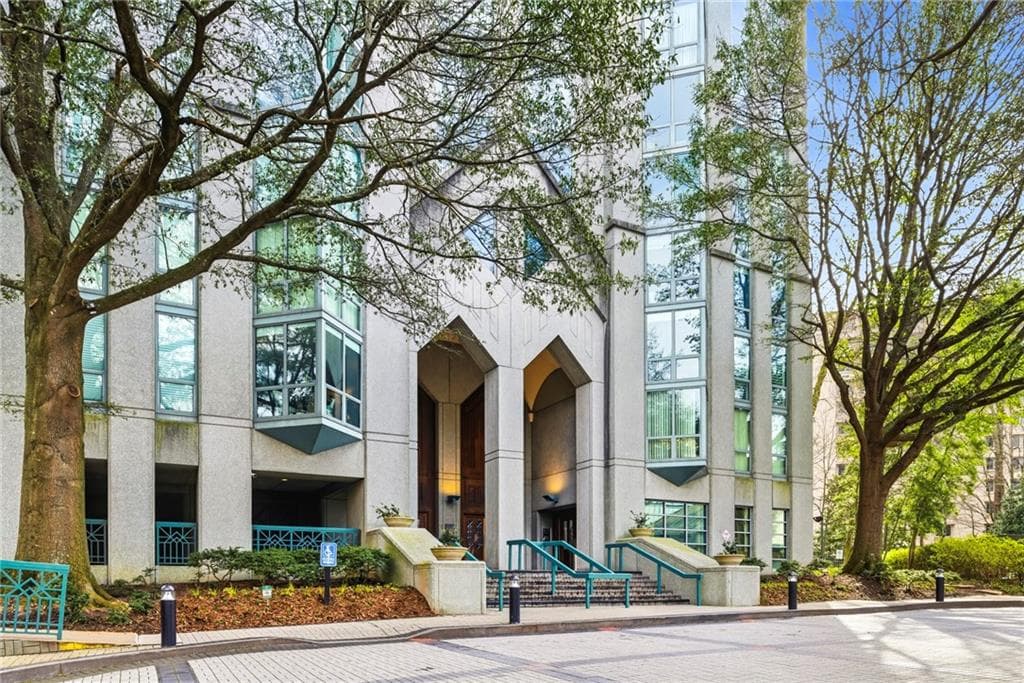 2 bedroom, 2 bathroom, 1,260 sq ft condominium for rent at 2870 Pharr Court South NW 2001, Atlanta, GA 30305 for $2,100 a month — photo 1 of 25