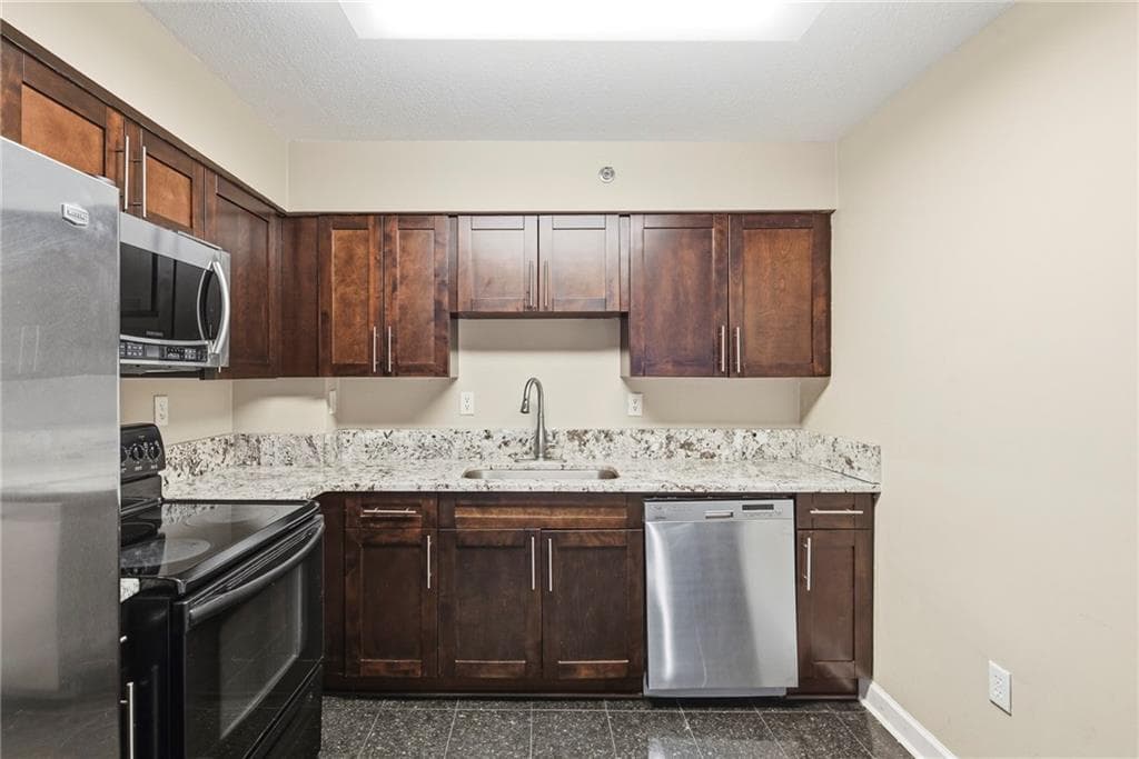 2 bedroom, 2 bathroom, 1,260 sq ft condominium for rent at 2870 Pharr Court South NW 2001, Atlanta, GA 30305 for $2,100 a month — photo 6