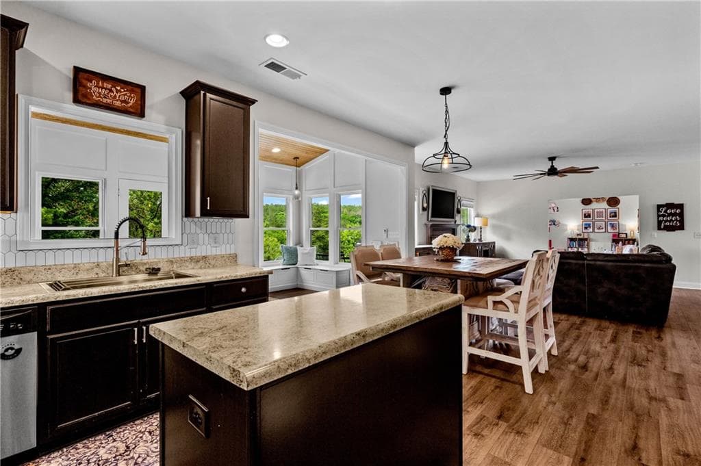 5 bedroom, 3 bathroom, 3,135 sq ft single family residence for sale at 34 Alder Landing, Dallas, GA 30132 — photo 8