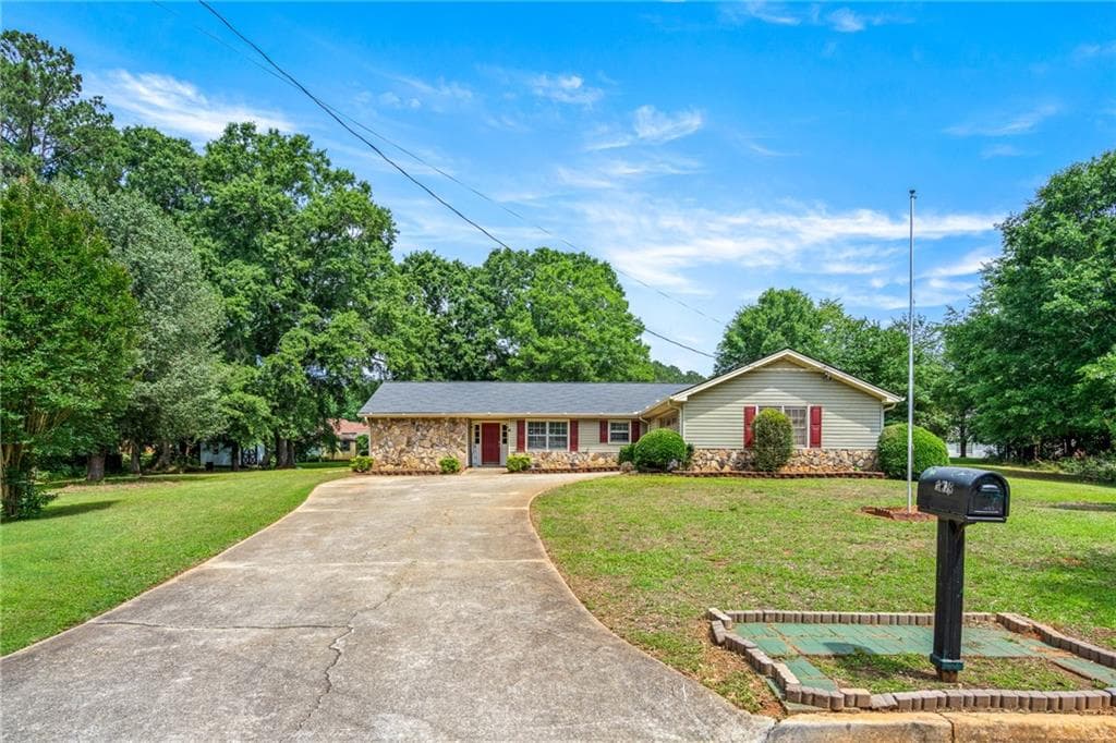 3 bedroom, 2 bathroom, 2,078 sq ft single family residence for sale at 3879 Partridge Place, Conyers, GA 30094 — photo 2