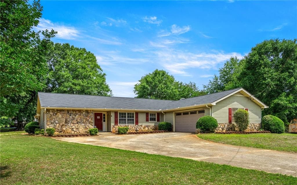 3 bedroom, 2 bathroom, 2,078 sq ft single family residence for sale at 3879 Partridge Place, Conyers, GA 30094 — photo 1 of 37